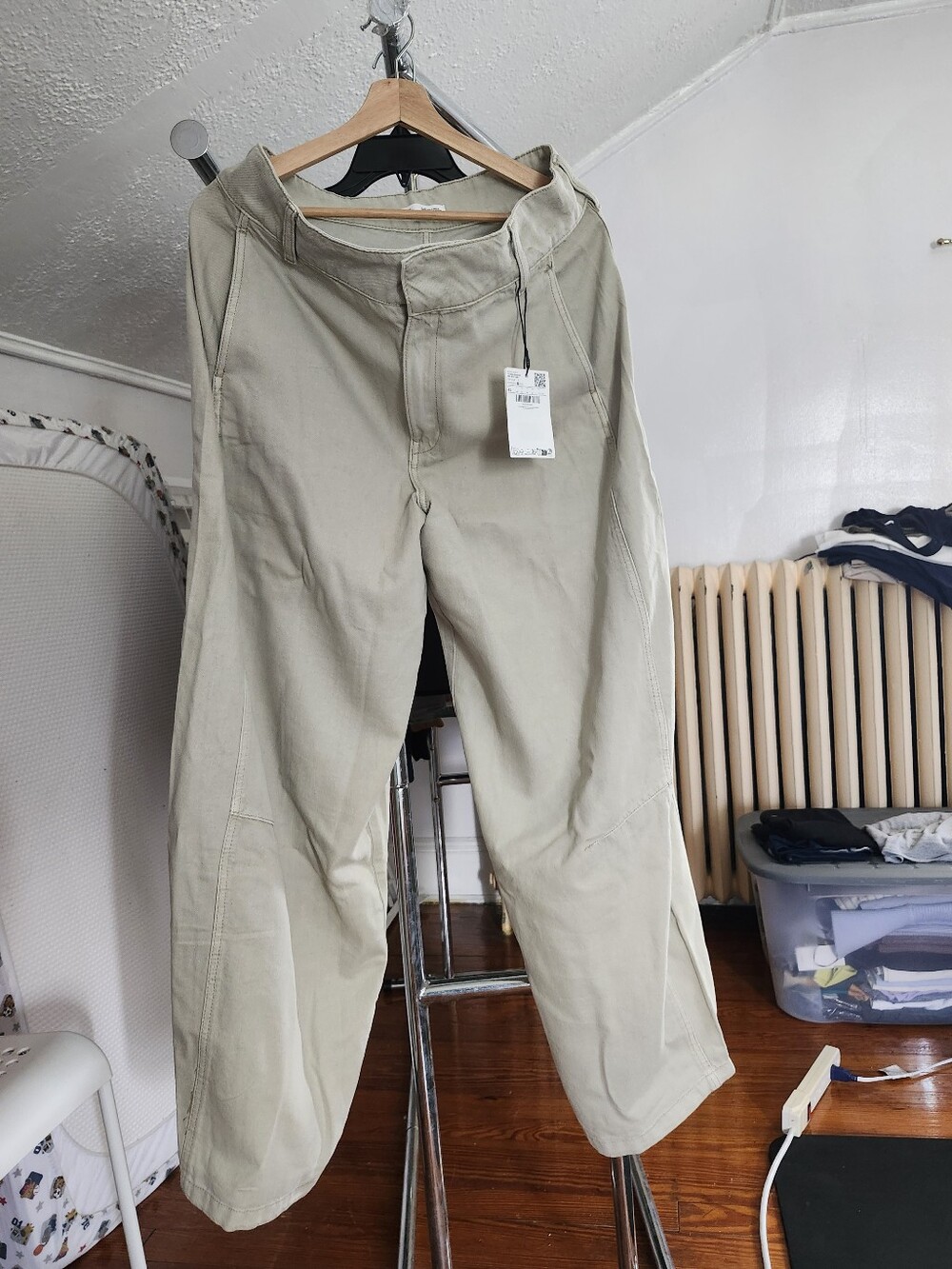 Balloon jeans with seams